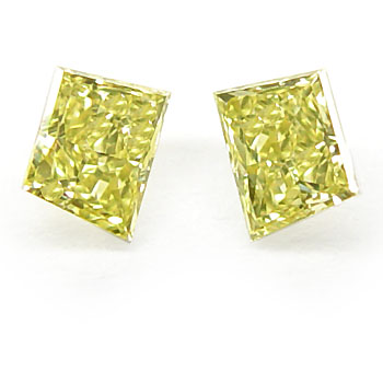 View 0.34 ct. Trapezoid Fancy Intense Yellow